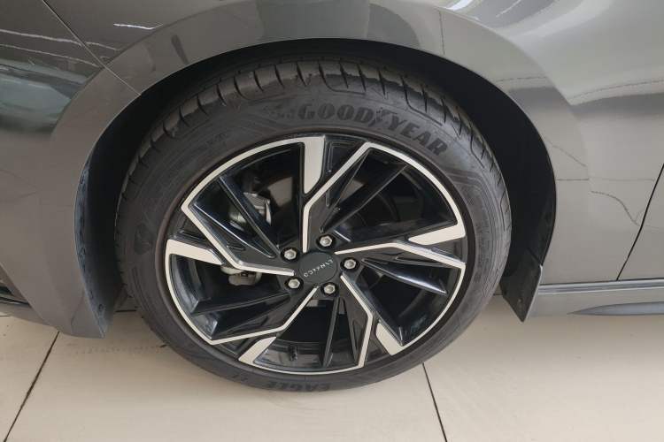 Used Lynk & Co 03 2023 1.5TD DCT JingPro Left Front Wheel Hub