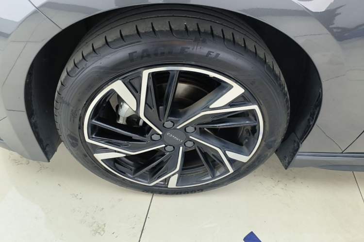 Used Lynk & Co 03 2023 1.5TD DCT JingPlus Left Front Wheel Hub