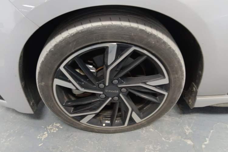 Used Lynk & Co 03 2023 1.5T EM-F PM Left Front Wheel Hub