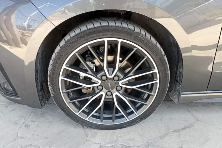 Used Lynk & Co 03 2023 2.0TD DCT JingPro Left Front Wheel Hub