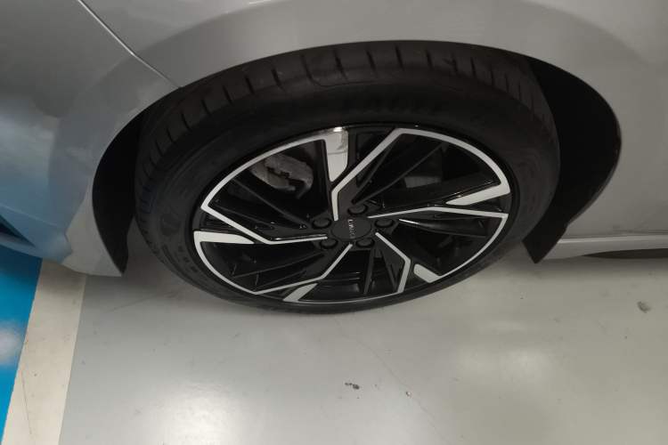 Used Lynk & Co 03 2023 1.5T EM-F PM Left Front Wheel Hub
