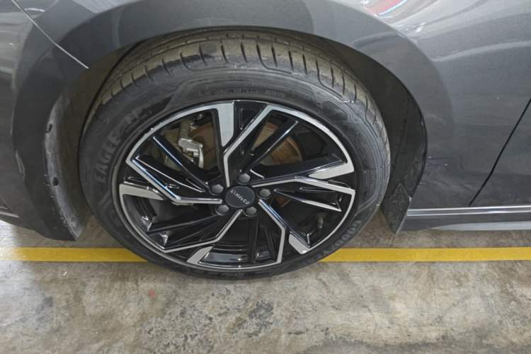 Used Lynk & Co 03 2023 2.0TD DCT JingPro Left Front Wheel Hub