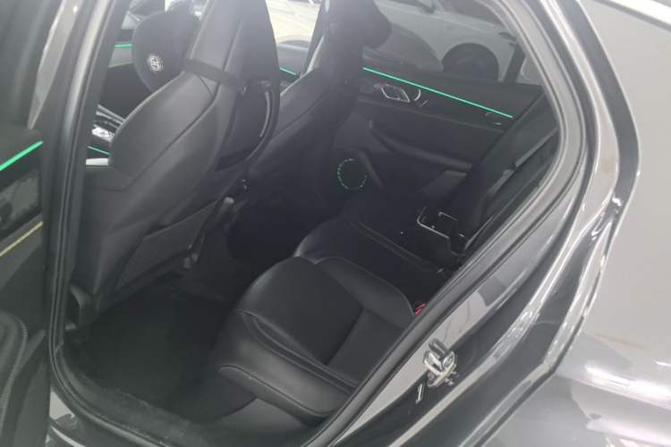 Used Lynk & Co 03 2023 2.0TD DCT JingPro Left Rear Seat