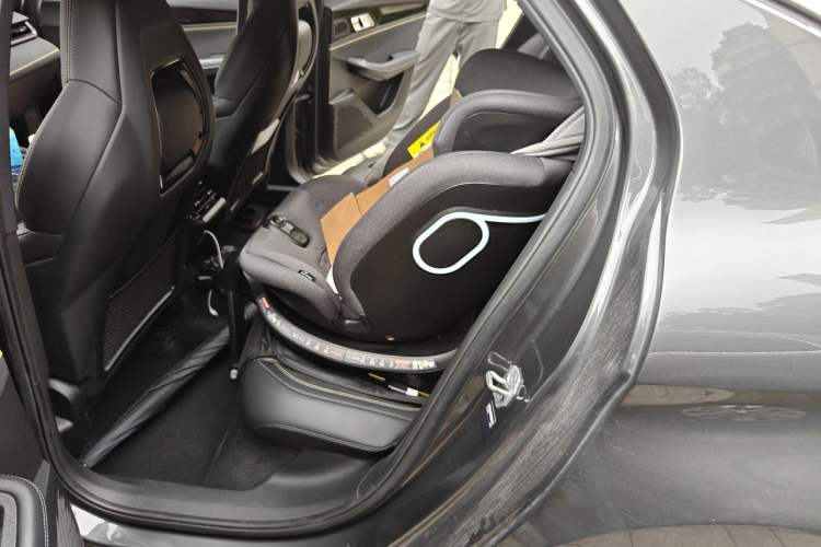 Used Lynk & Co 03 2023 2.0TD DCT JingPro Left Rear Seat