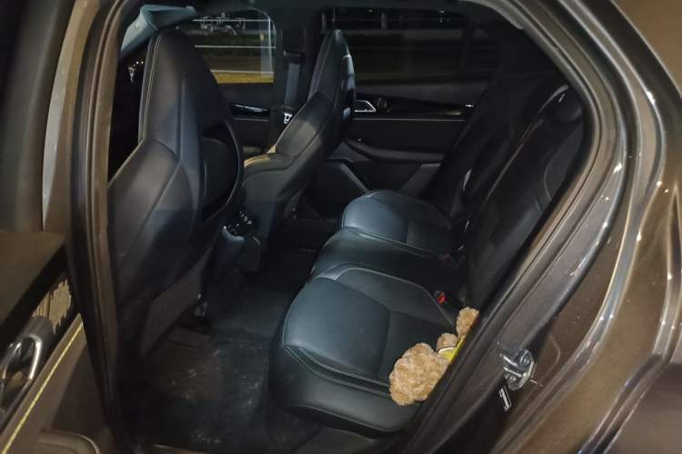 Used Lynk & Co 03 2023 2.0TD DCT JingPro Left Rear Seat