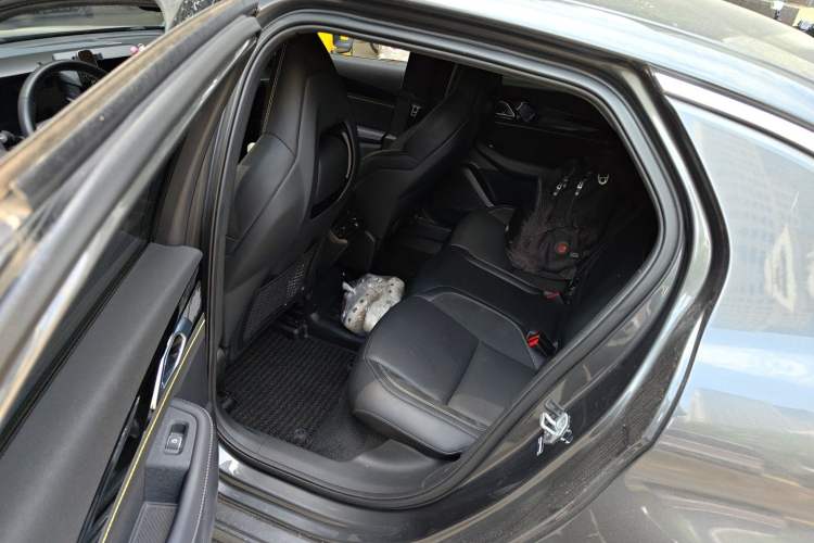 Used Lynk & Co 03 2023 2.0TD DCT JingPro Left Rear Seat