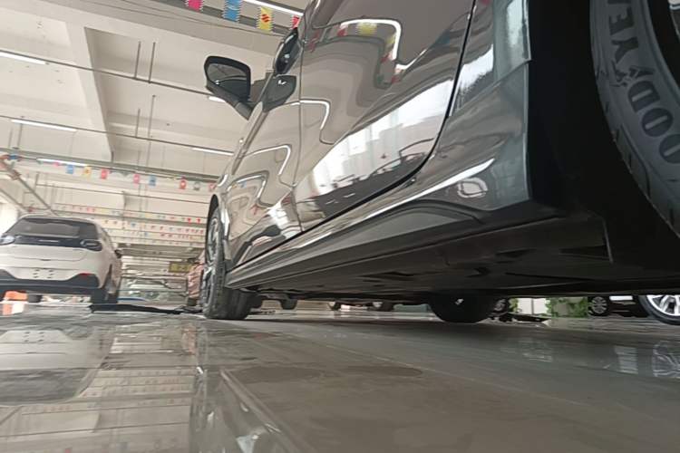 Used Lynk & Co 03 2023 1.5TD DCT JingPro Left Side Sill