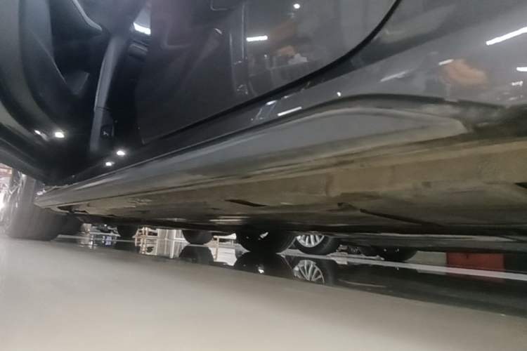 Used Lynk & Co 03 2023 1.5TD DCT JingPro Left Side Sill