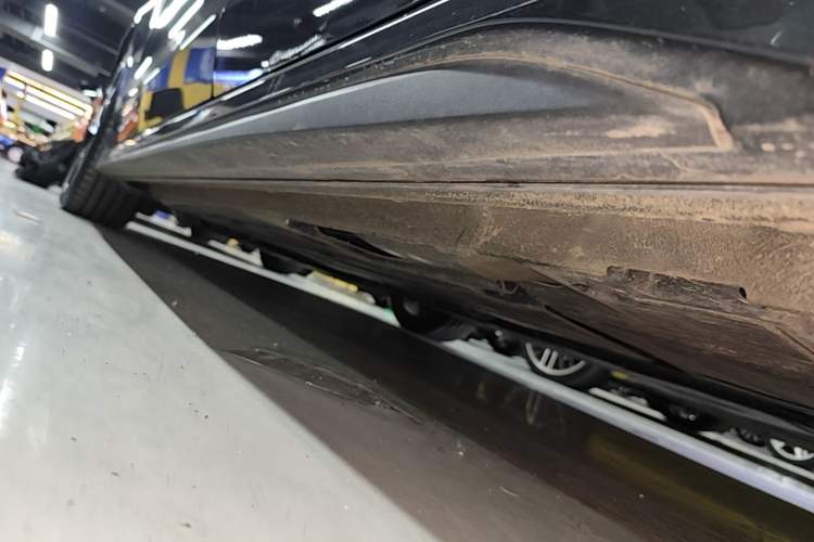 Used Lynk & Co 03 2023 1.5TD DCT JingPro Left Side Sill