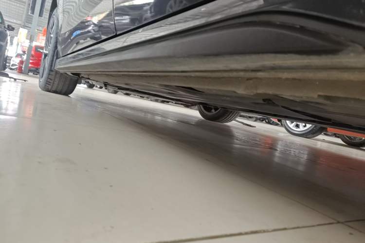 Used Lynk & Co 03 2023 1.5TD DCT JingPro Left Side Sill