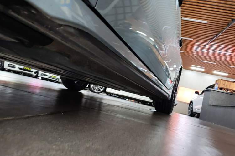 Used Lynk & Co 03 2023 1.5TD DCT JingPro Left Side Sill