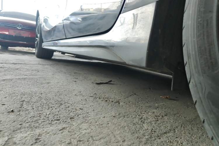 Used Lynk & Co 03 2023 1.5TD DCT JingPro Left Side Sill