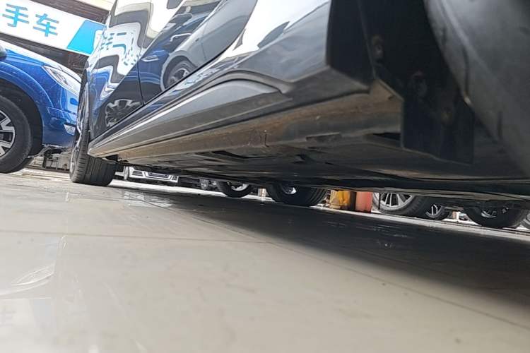 Used Lynk & Co 03 2023 1.5TD DCT JingPro Left Side Sill