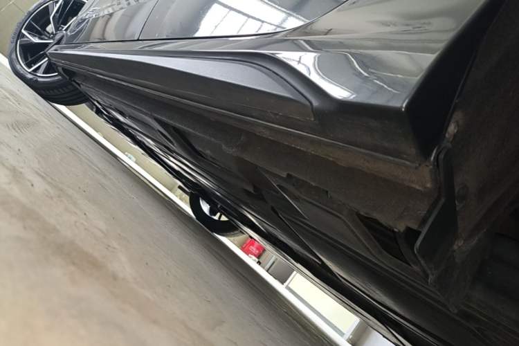 Used Lynk & Co 03 2023 1.5TD DCT JingPro Left Side Sill