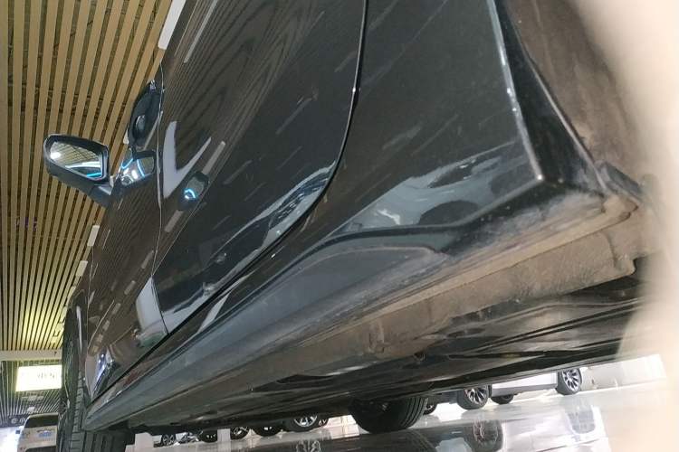 Used Lynk & Co 03 2023 2.0TD DCT JingPro Left Side Sill