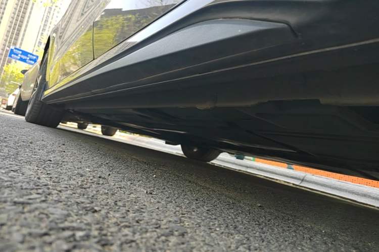 Used Lynk & Co 03 2023 1.5TD DCT JingPro Left Side Sill