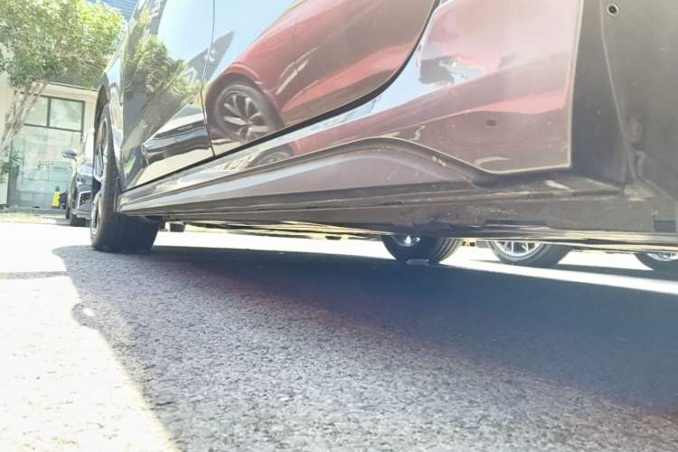 Used Lynk & Co 03 2023 1.5TD DCT JingPro Left Side Sill