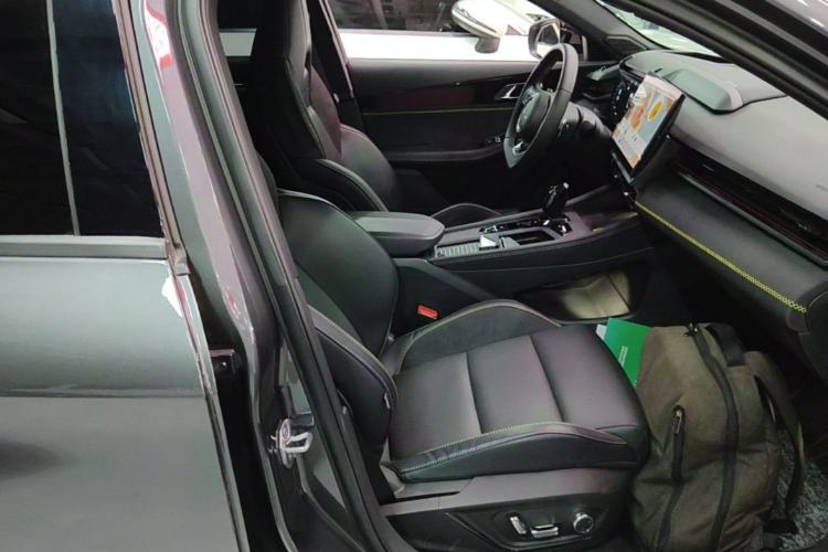 Used Lynk & Co 03 2023 2.0TD DCT H-Power Halo Right Front Seat
