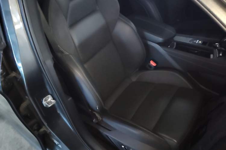 Used Lynk & Co 03 2023 2.0TD DCT JingPro Right Front Seat