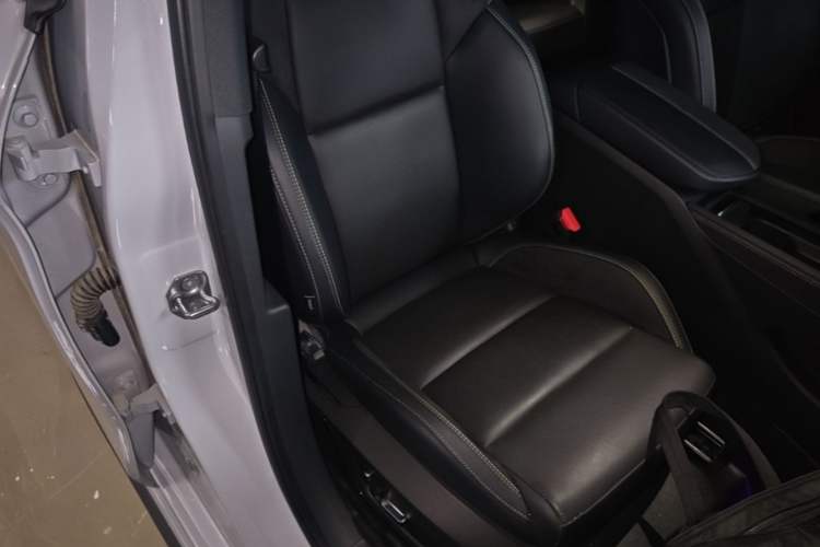 Used Lynk & Co 03 2023 1.5T EM-F PM Right Front Seat