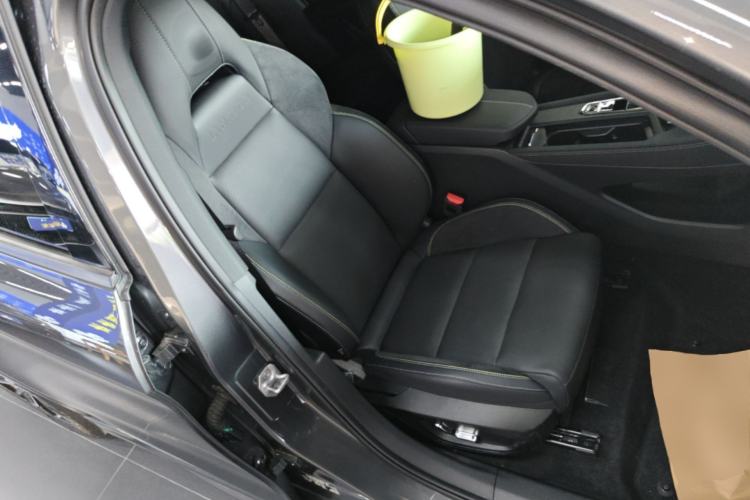 Used Lynk & Co 03 2023 2.0TD DCT JingPro Right Front Seat