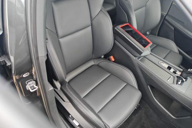 Used Lynk & Co 03 2023 1.5TD DCT JingPlus Right Front Seat