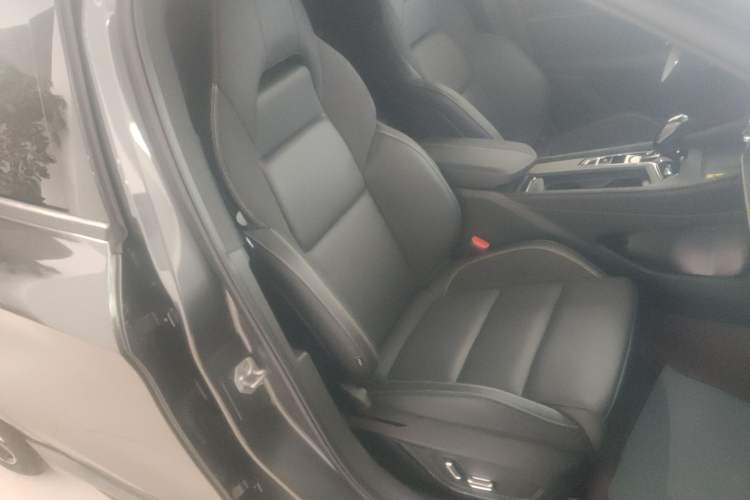 Used Lynk & Co 03 2023 1.5TD DCT JingPro Right Front Seat