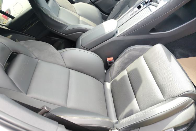 Used Lynk & Co 03 2023 2.0TD DCT JingPro Right Front Seat