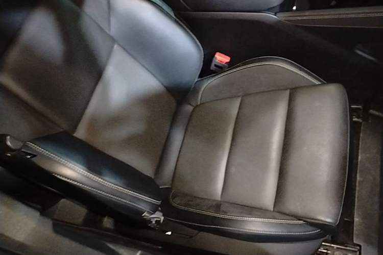Used Lynk & Co 03 2023 2.0TD DCT JingPro Right Front Seat