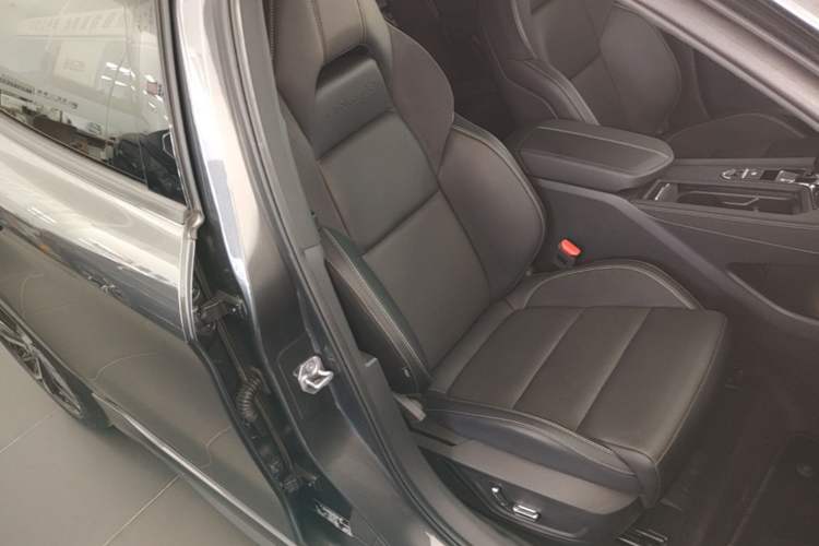 Used Lynk & Co 03 2023 1.5TD DCT JingPro Right Front Seat