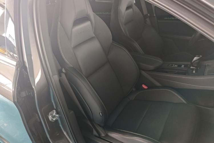 Used Lynk & Co 03 2023 2.0TD DCT JingPro Right Front Seat