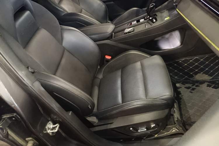 Used Lynk & Co 03 2023 2.0TD DCT H-Power Halo Right Front Seat