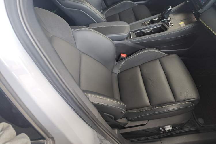 Used Lynk & Co 03 2023 1.5T EM-F PM Right Front Seat