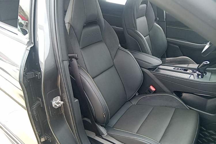 Used Lynk & Co 03 2023 1.5TD DCT JingPro Right Front Seat