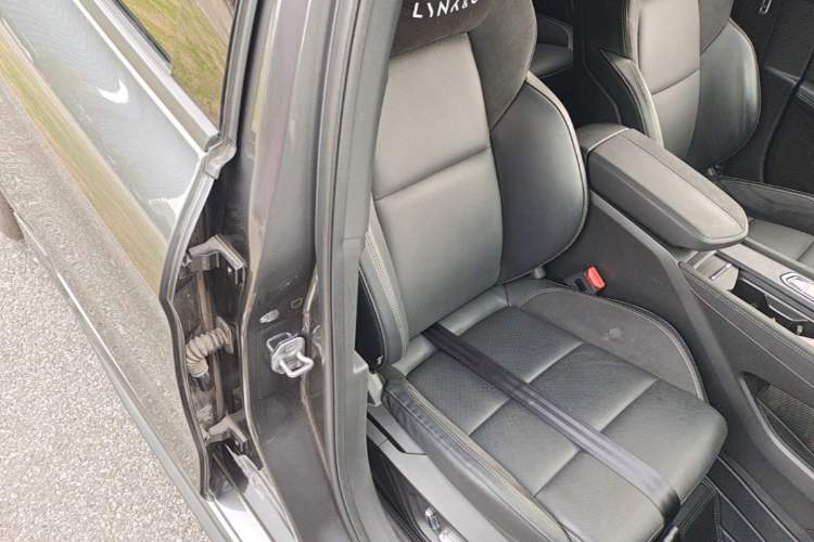 Used Lynk & Co 03 2023 2.0TD DCT H-Power Halo Right Front Seat