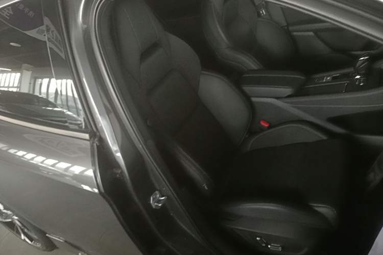Used Lynk & Co 03 2023 2.0TD DCT JingPro Right Front Seat