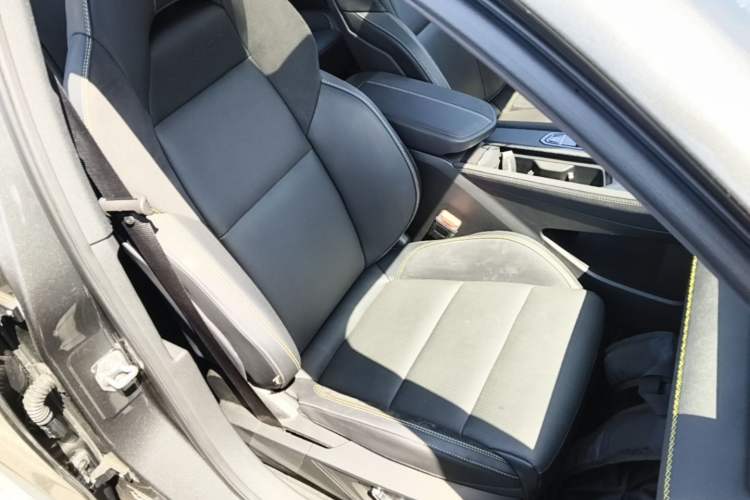 Used Lynk & Co 03 2023 1.5TD DCT JingPro Right Front Seat