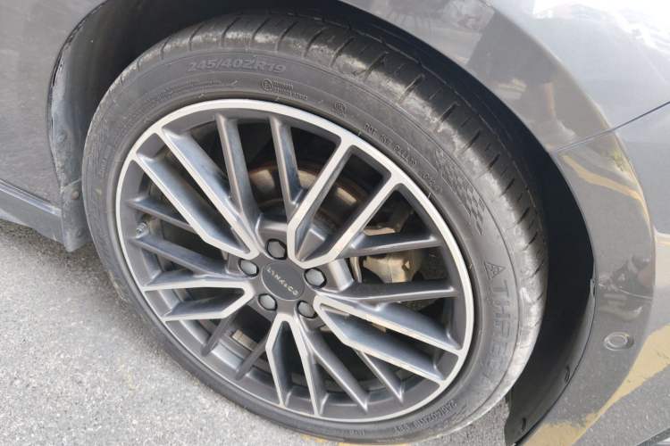 Used Lynk & Co 03 2023 2.0TD DCT H-Power Halo Right Front Wheel Hub