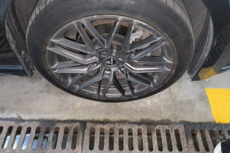 Used Lynk & Co 03 2023 2.0TD DCT JingPro Right Front Wheel Hub