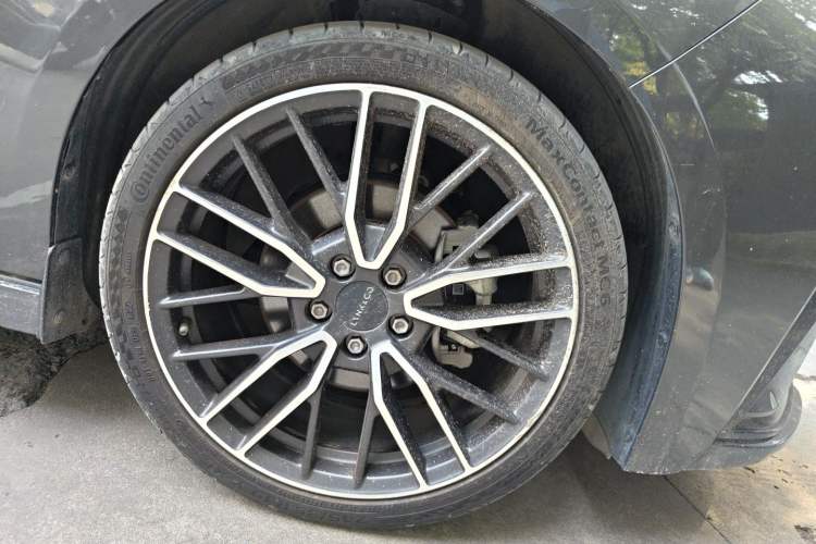 Used Lynk & Co 03 2023 2.0TD DCT JingPro Right Front Wheel Hub