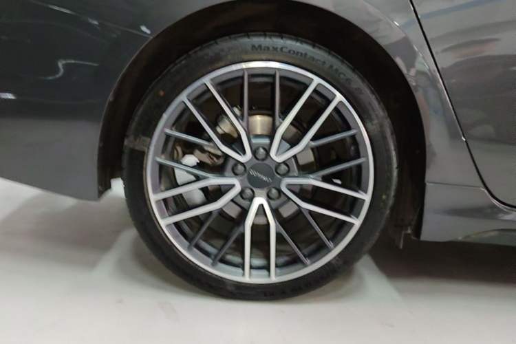 Used Lynk & Co 03 2023 2.0TD DCT H-Power Halo Right Rear Wheel Hub