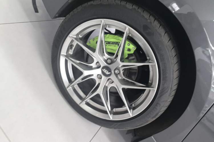 Used Lynk & Co 03 2023 2.0TD DCT JingPro Right Rear Wheel Hub