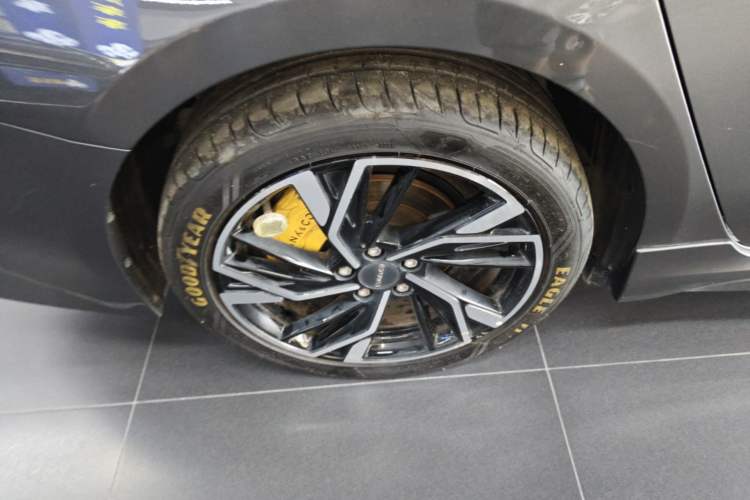 Used Lynk & Co 03 2023 2.0TD DCT JingPro Right Rear Wheel Hub