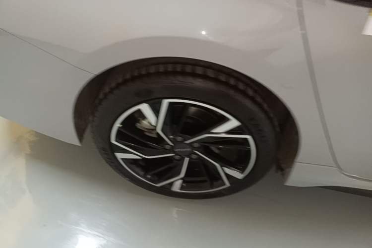 Used Lynk & Co 03 2023 1.5T EM-F PM Right Rear Wheel Hub