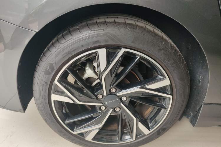 Used Lynk & Co 03 2023 1.5TD DCT JingPro Right Rear Wheel Hub