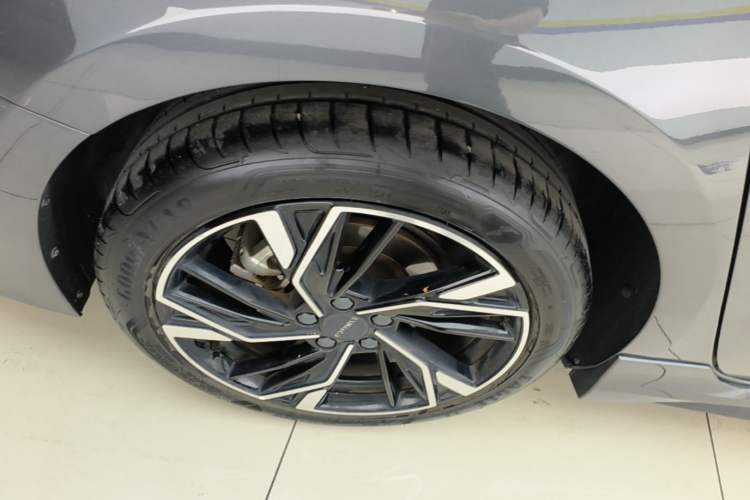 Used Lynk & Co 03 2023 1.5TD DCT JingPlus Right Rear Wheel Hub