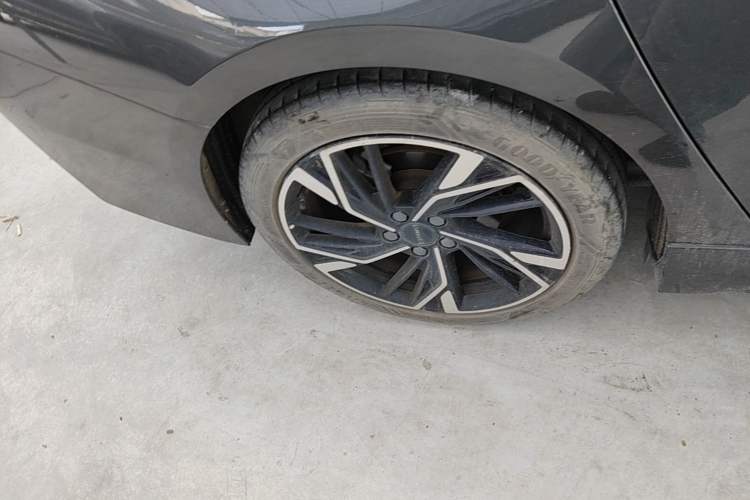 Used Lynk & Co 03 2023 2.0TD DCT H-Power Halo Right Rear Wheel Hub