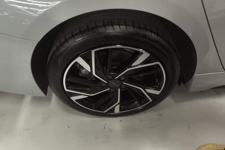 Used Lynk & Co 03 2023 1.5T EM-F PM Right Rear Wheel Hub