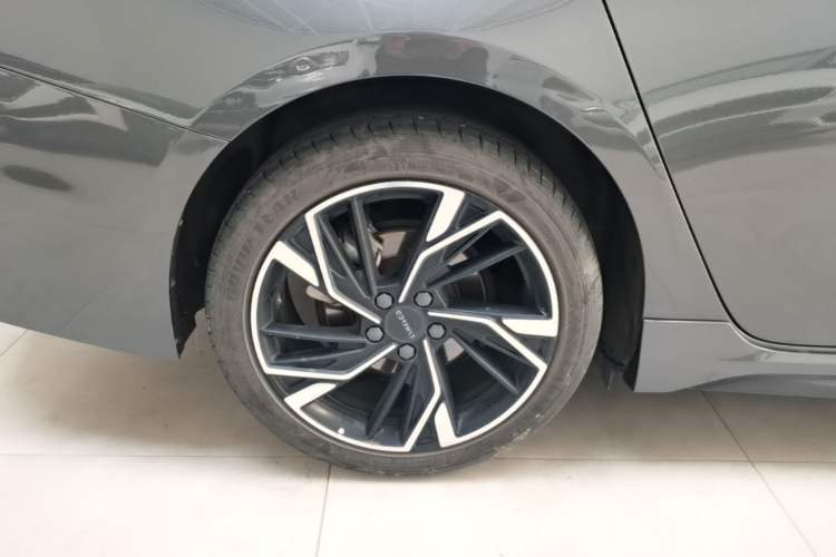 Used Lynk & Co 03 2023 1.5TD DCT JingPlus Right Rear Wheel Hub
