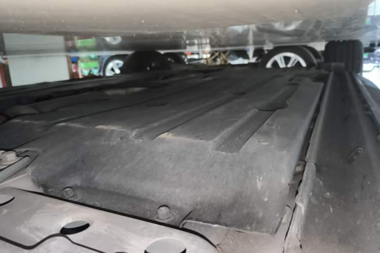 Used Lynk & Co 03 2023 1.5TD DCT JingPro Right Side Sill